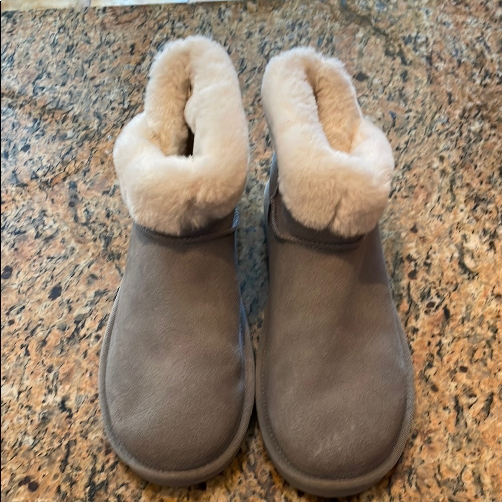Warm Gray Boots with Plush Fur Lining